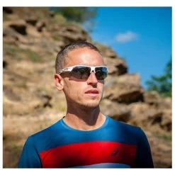 Lunettes De Soleil AZR Galibier Vernie Blanc Noir Gris Miroir -Summit Gear Boutique b7ef3eaf9225344059d5c15dd1a208e0ff9af41c E220AZRLUN203820 0AZR0208845 901